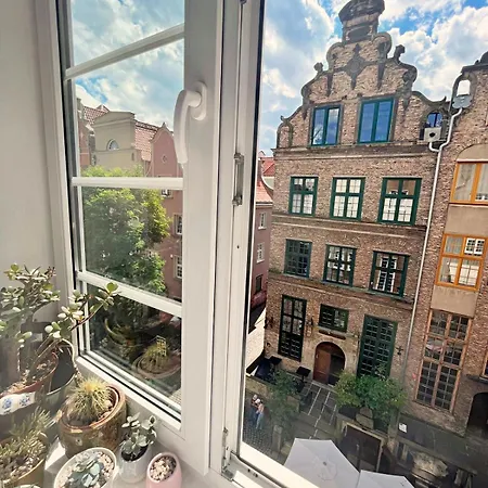 Old Town Center Mariacka View Гданьск
