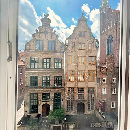 Old Town Center Mariacka View Гданьск